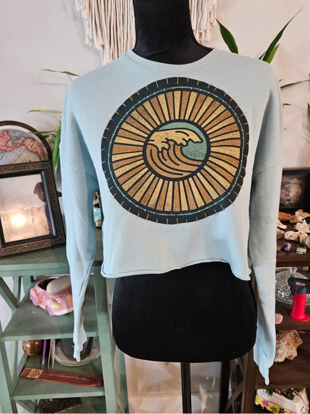 Wave Sun Graphic Cropped Sweatshirt - Light Blue